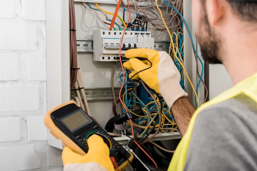 Certified Electrician in Lahore